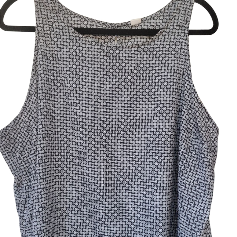 PATTERNED SLEEVELESS OLD NAVY BLOUSE